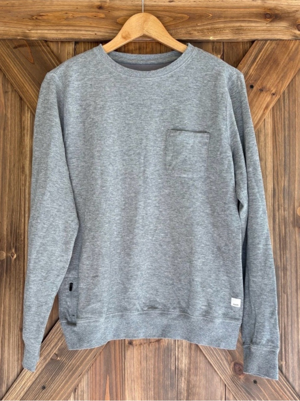 Men's VUORI Jeffreys Crewneck Pullover. Heather Grey. Size M